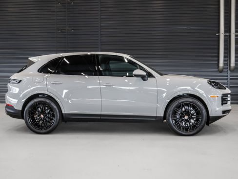 Used 2026 Porsche Cayenne AWD/4WD image 11