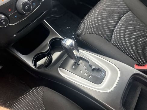 Used 2019 Dodge Journey SE image 19