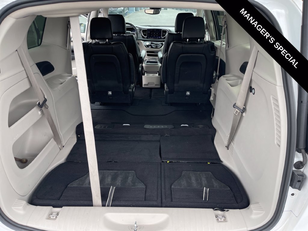 Used 2023 Chrysler Pacifica Touring-L FWD image 30