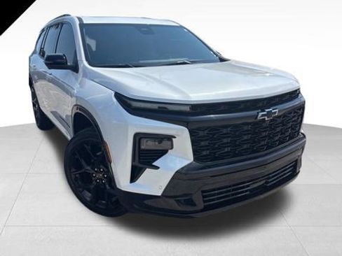 Used 2025 Chevrolet Traverse RS w/ LPO, Floor Liner Package AWD/4WD image 1