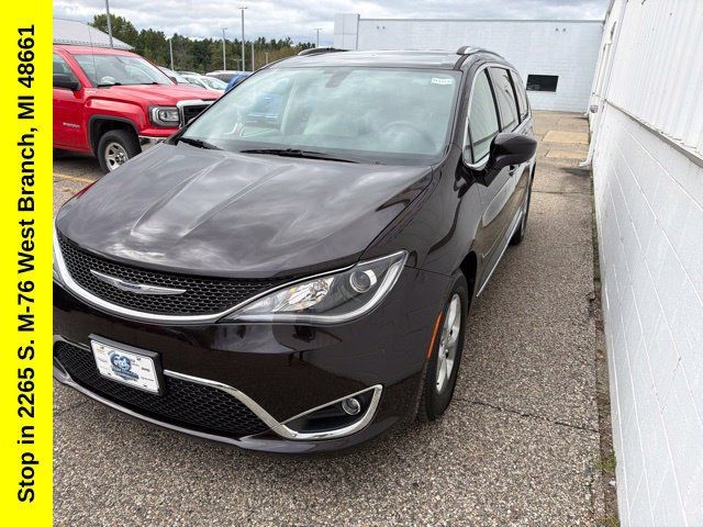 Used 2017 Chrysler Pacifica Touring-L Plus FWD image 6