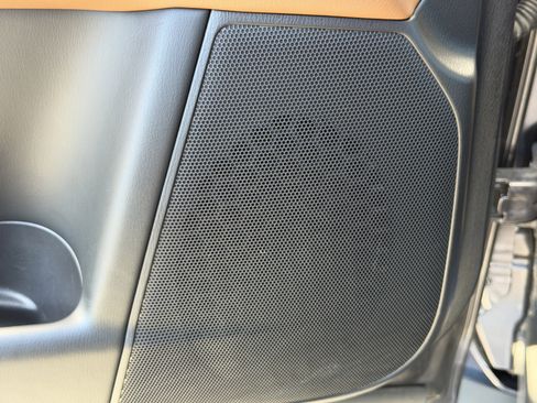 Used 2024 INFINITI QX80 Sensory image 18