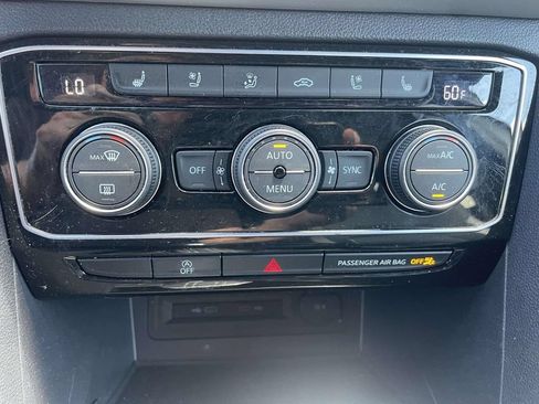 Certified 2022 Volkswagen Atlas Cross Sport SEL Premium R-Line AWD/4WD image 28
