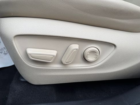 Used 2022 Toyota Highlander XLE image 18