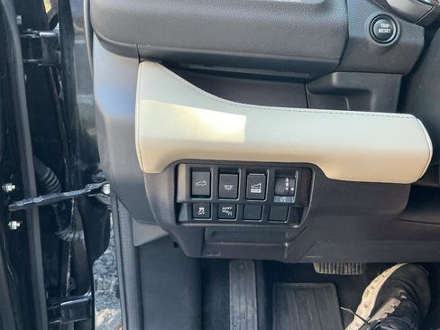 Used 2022 Subaru Ascent Touring AWD/4WD image 11