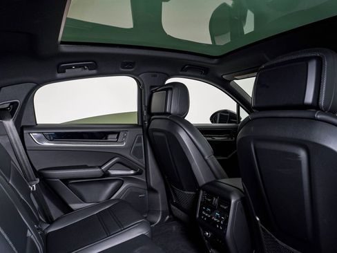 Certified 2025 Porsche Cayenne Coupe AWD/4WD image 16