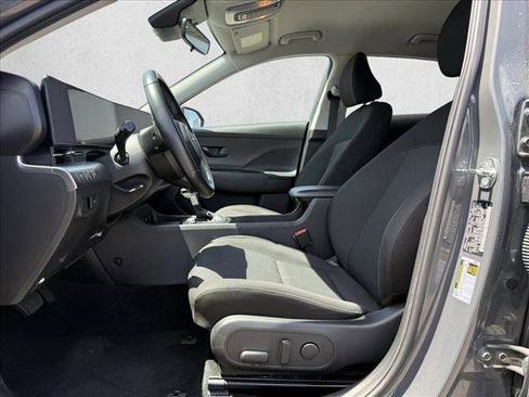 Certified 2025 Hyundai Kona SEL FWD image 10
