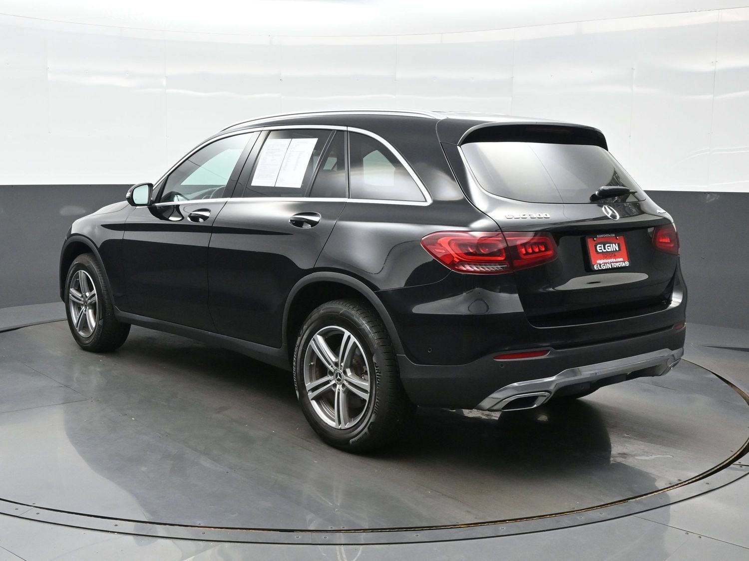 Used 2022 Mercedes-Benz GLC 300 4MATIC image 4