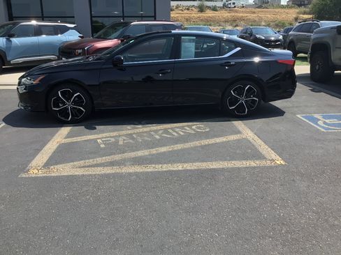 Used 2024 Nissan Altima 2.5 SR FWD image 3