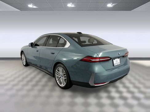 Used 2024 BMW 530i w/ Premium Package RWD image 3