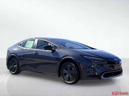 New 2026 Toyota Prius Plug-In Hybrid FWD image 9