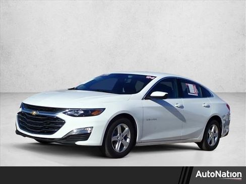 Used 2024 Chevrolet Malibu LS image 1