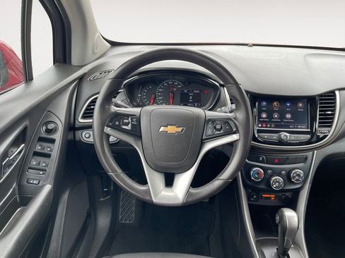 Used 2020 Chevrolet Trax LT w/ Driver Confidence Package FWD image 12