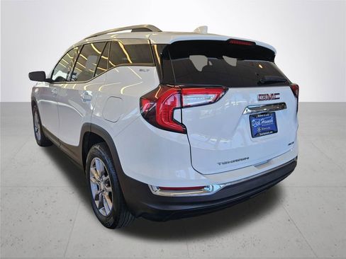 Used 2024 GMC Terrain SLT image 10