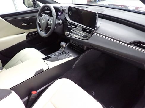 Used 2022 Lexus ES 250 w/ Premium Package image 6