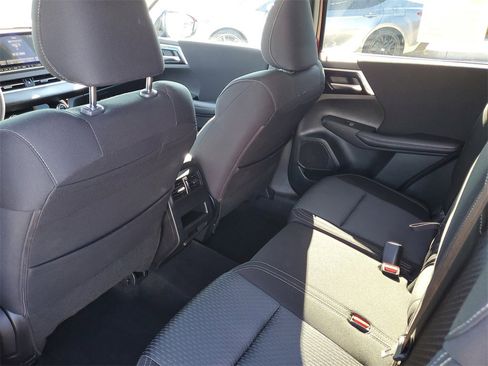 Used 2024 Mitsubishi Outlander ES image 14