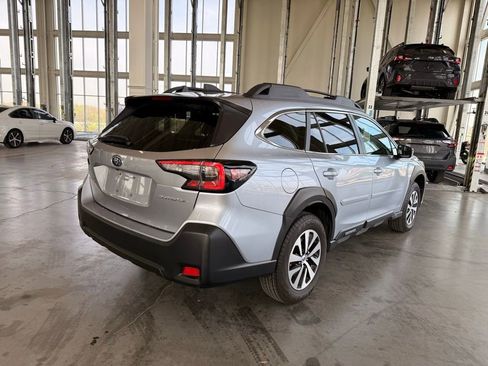 Used 2023 Subaru Outback Premium image 3