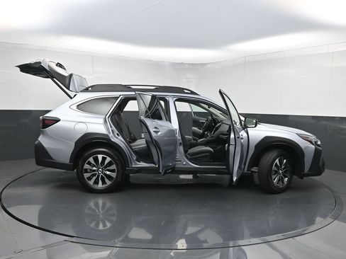 Used 2025 Subaru Outback Limited AWD/4WD image 34