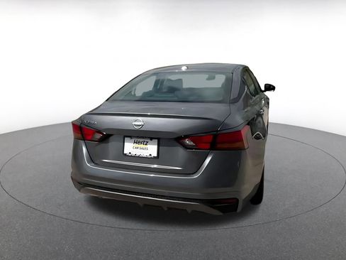 Used 2025 Nissan Altima 2.5 SV image 14