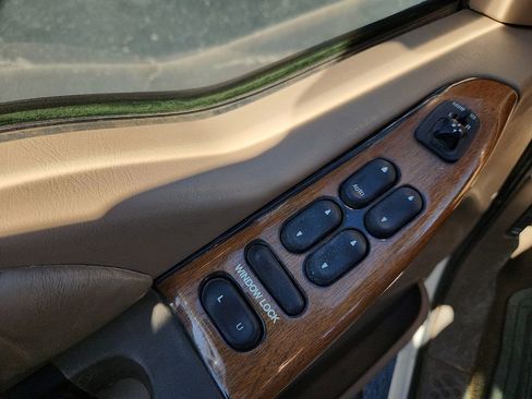 Used 1999 Ford F350 XLT image 12