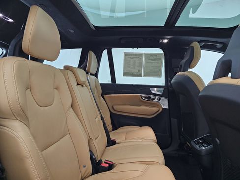 Used 2022 Volvo XC90 T6 Inscription w/ Lounge Package image 32