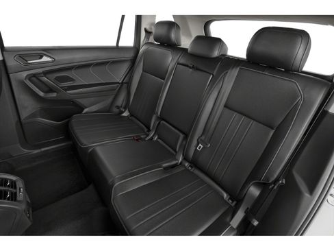 Used 2022 Volkswagen Tiguan SE w/ Panoramic Sunroof Package AWD/4WD image 8