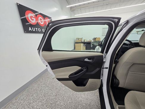 Used 2017 Ford Focus SE FWD image 23