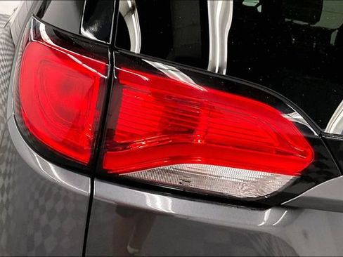 Used 2018 Chrysler Pacifica Limited w/ Advanced Safetytec Group FWD image 36