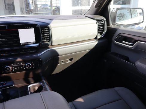 Used 2024 GMC Sierra 1500 SLT w/ SLT Premium Plus Package AWD/4WD image 17