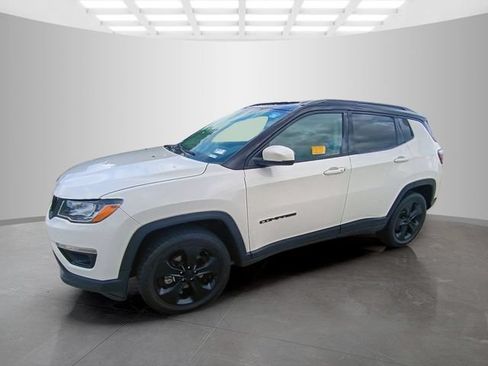 Used 2019 Jeep Compass Latitude AWD/4WD image 4