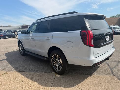 Used 2025 Ford Expedition Active AWD/4WD image 6