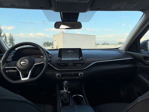 Used 2024 Nissan Altima 2.5 SV image 34