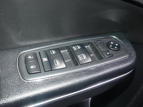Used 2018 Chrysler 300 Touring w/ Driver Convenience Group AWD/4WD image 19