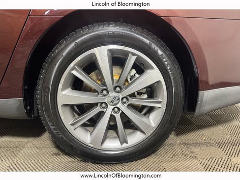 Used 2010 Lincoln MKS FWD image 21
