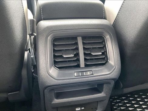 Used 2025 Volkswagen Taos SE image 12