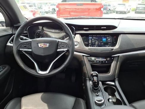 Used 2024 Cadillac XT6 Luxury w/ LPO, Floor Liner Package AWD/4WD image 17