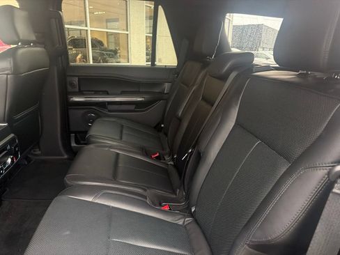 Used 2018 Ford Expedition XLT w/ Equipment Group 202A AWD/4WD image 3