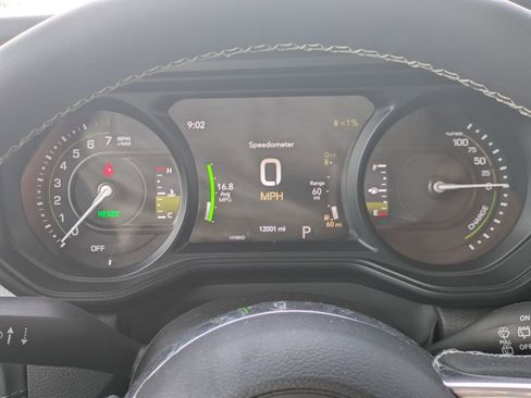 Used 2025 Jeep Wrangler Unlimited Sahara w/ Safety Group AWD/4WD image 27