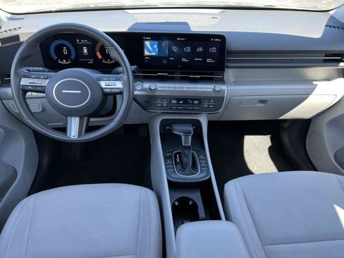 Used 2025 Hyundai Kona SEL AWD/4WD image 2