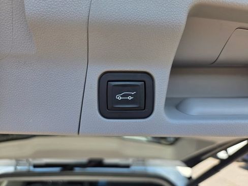 Used 2018 GMC Acadia SLT FWD image 18
