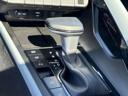 Used 2024 Hyundai Elantra Limited image 31