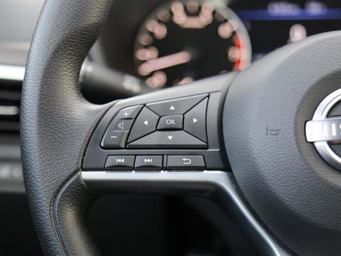 Used 2025 Nissan Altima 2.5 SV image 11