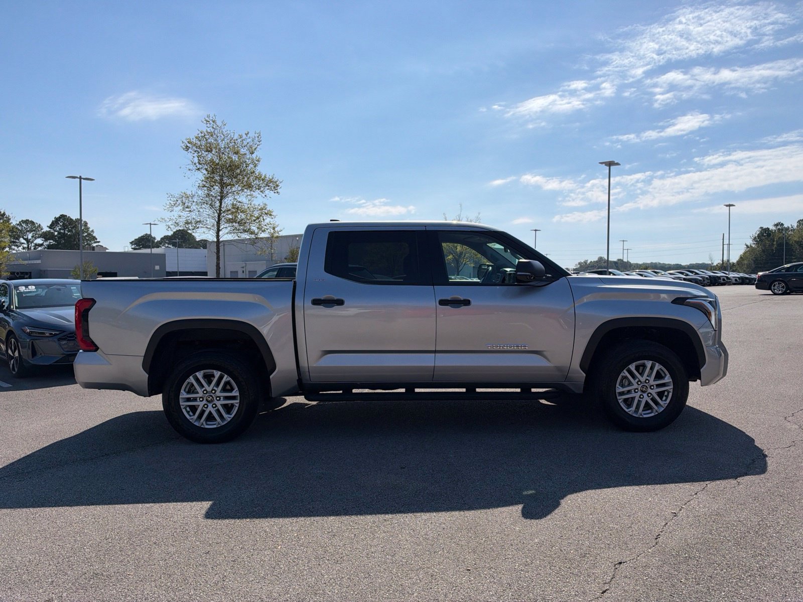 Used 2023 Toyota Tundra SR5 w/ SR5 Convenience Package AWD/4WD image 4