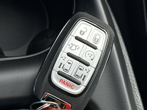 New 2026 Chrysler Pacifica Select AWD/4WD image 38