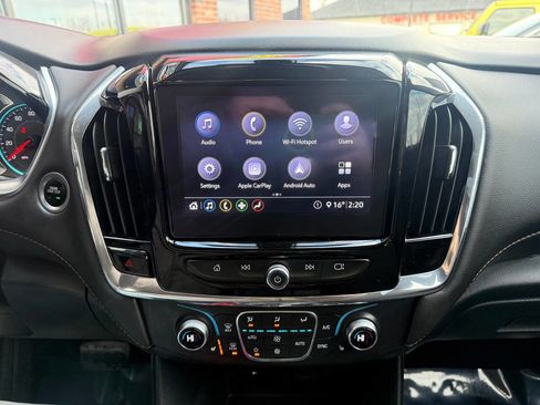 Used 2020 Chevrolet Traverse LT image 14