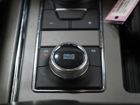 Used 2021 Ford Expedition XLT image 22