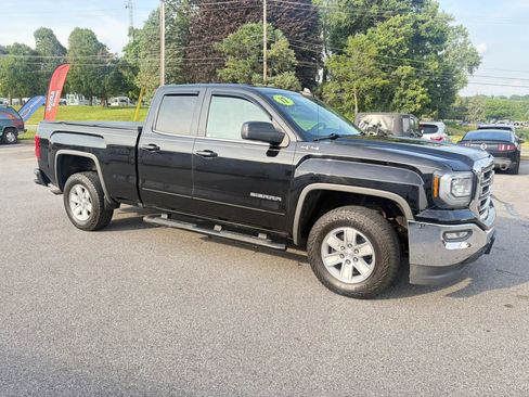 Used 2017 GMC Sierra 1500 SLE w/ SLE Value Package AWD/4WD image 9