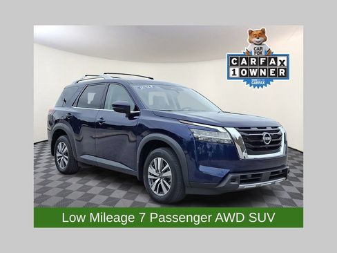 Used 2023 Nissan Pathfinder SL AWD/4WD image 1