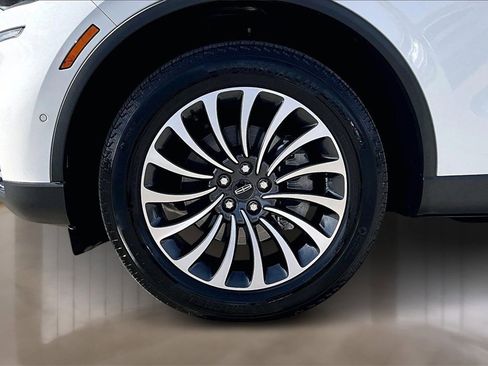Used 2023 Lincoln Aviator Reserve w/ Equipment Group 201A image 9
