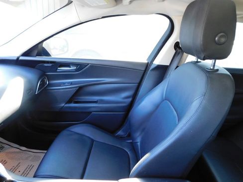 Used 2017 Jaguar XE Premium RWD image 36